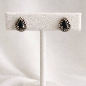 Vintage Style Black Teardrop Stud Earrings – Silver-Tone Halo, Classic & Elegant